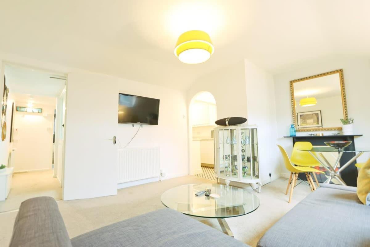 Chic One Bed In Clifton Bristol